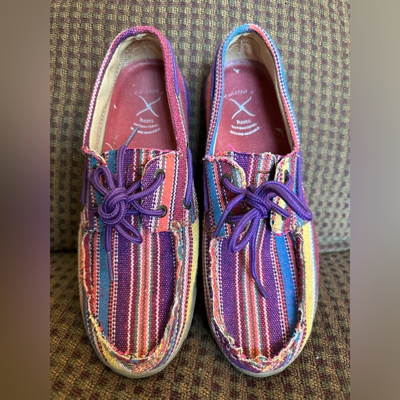 TWISTED X. Mocs. FUN, FUN, FUN SHOES! Sz 9. Purple base, bright colors. - Picture 2 of 12